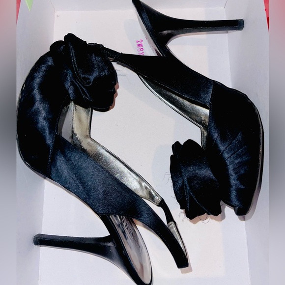 Guess Satin Heels - Picture 1 of 5